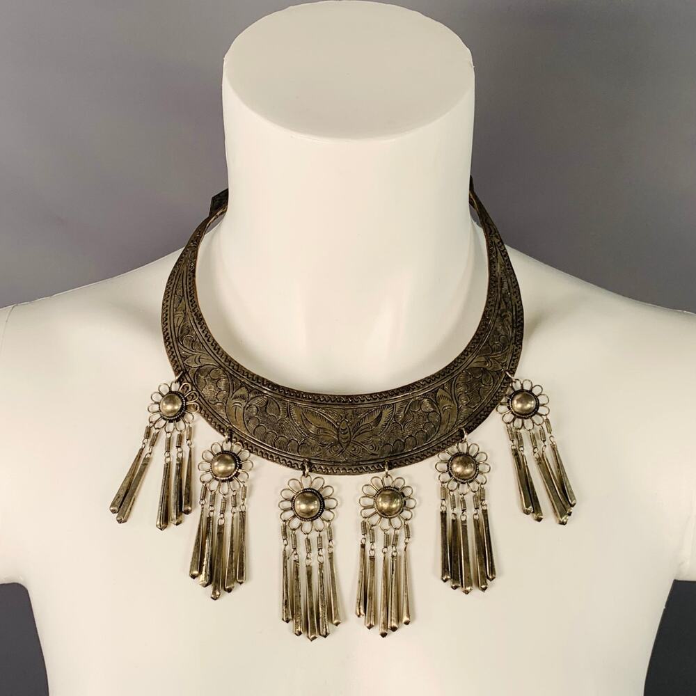 VINTAGE Silver Embossed Metal Butterfly Flowers Necklace - Picture 2 of 5